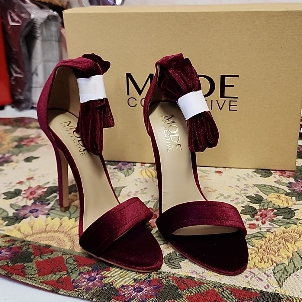 Mode Collective Bordeax Velvet Sage Sandal NWT & Box Size 41 9.5